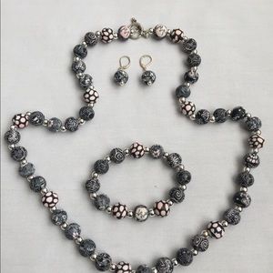 NEW BLACK "Vera Bradley"  beautiful set.